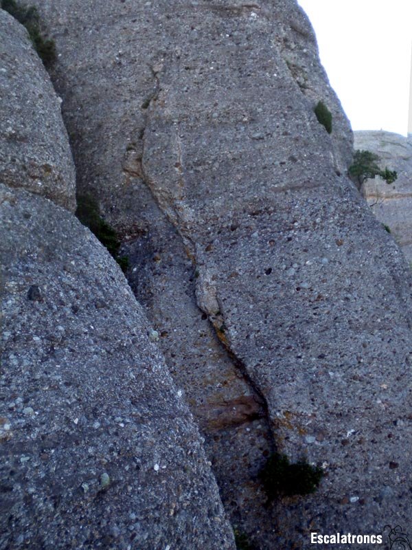 Fissura del L3 vista des de l'Ulla de la Magdalena